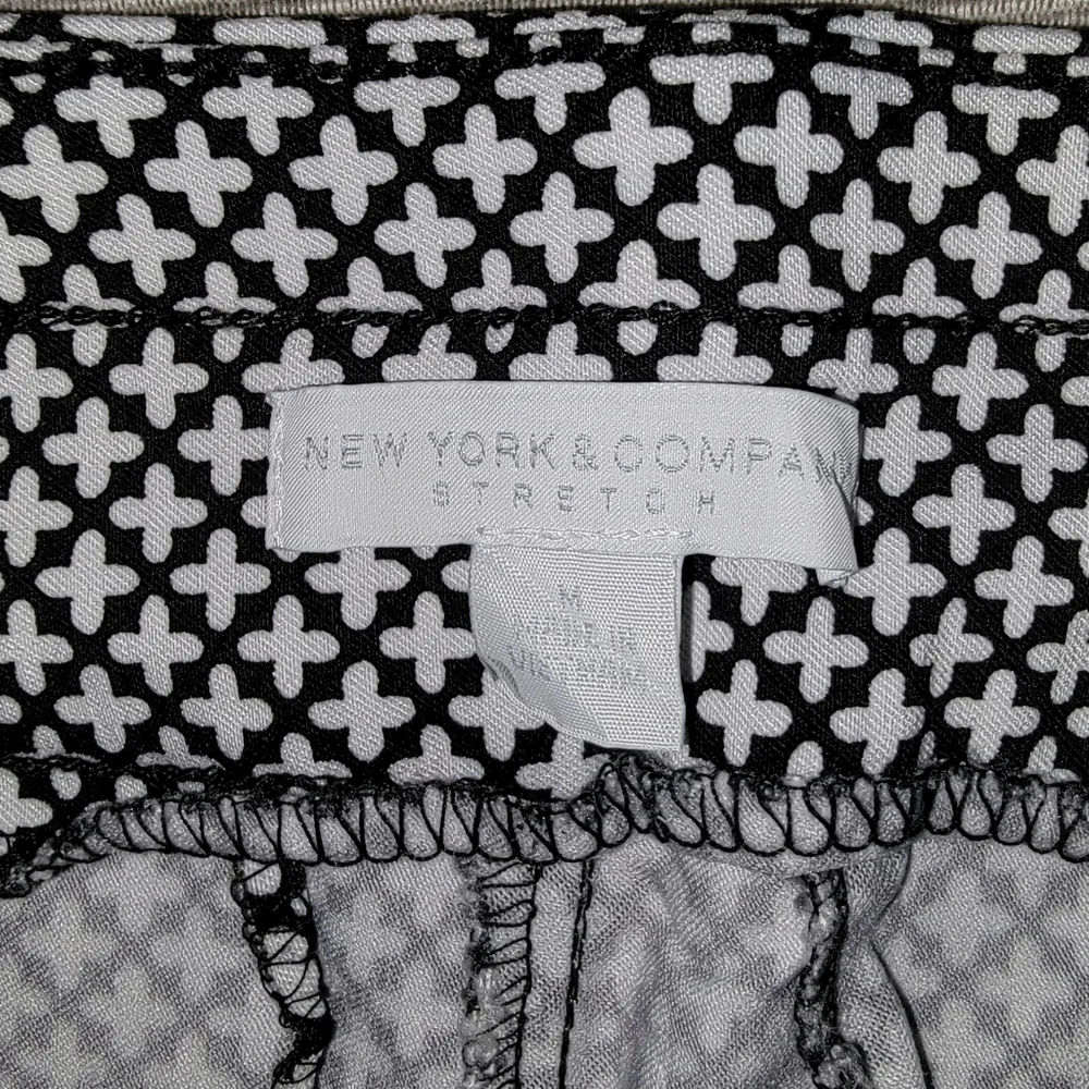 New York & Company STRETCH | Black And White Checkered Stretch Shorts Womens Med - Picture 7 of 10